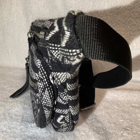 Forever 21 Black and White Belt Bag Fanny Pack - Picture 7 of 16